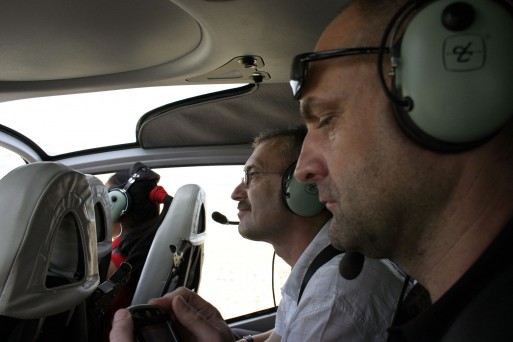 pilot vyhledává vhodné místo podél Grand kaňonu