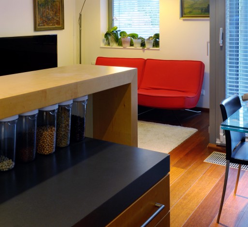 vizuální propojení  kuchyně s celým obývacím prostorem