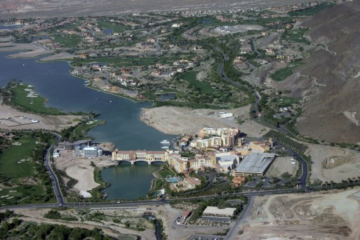 vydáváme se na východ přelétáme Las Vegas Wash - přírodní čističku OV v kombinaci s mokřadly a nadbytečným průtokem do jezera Mead